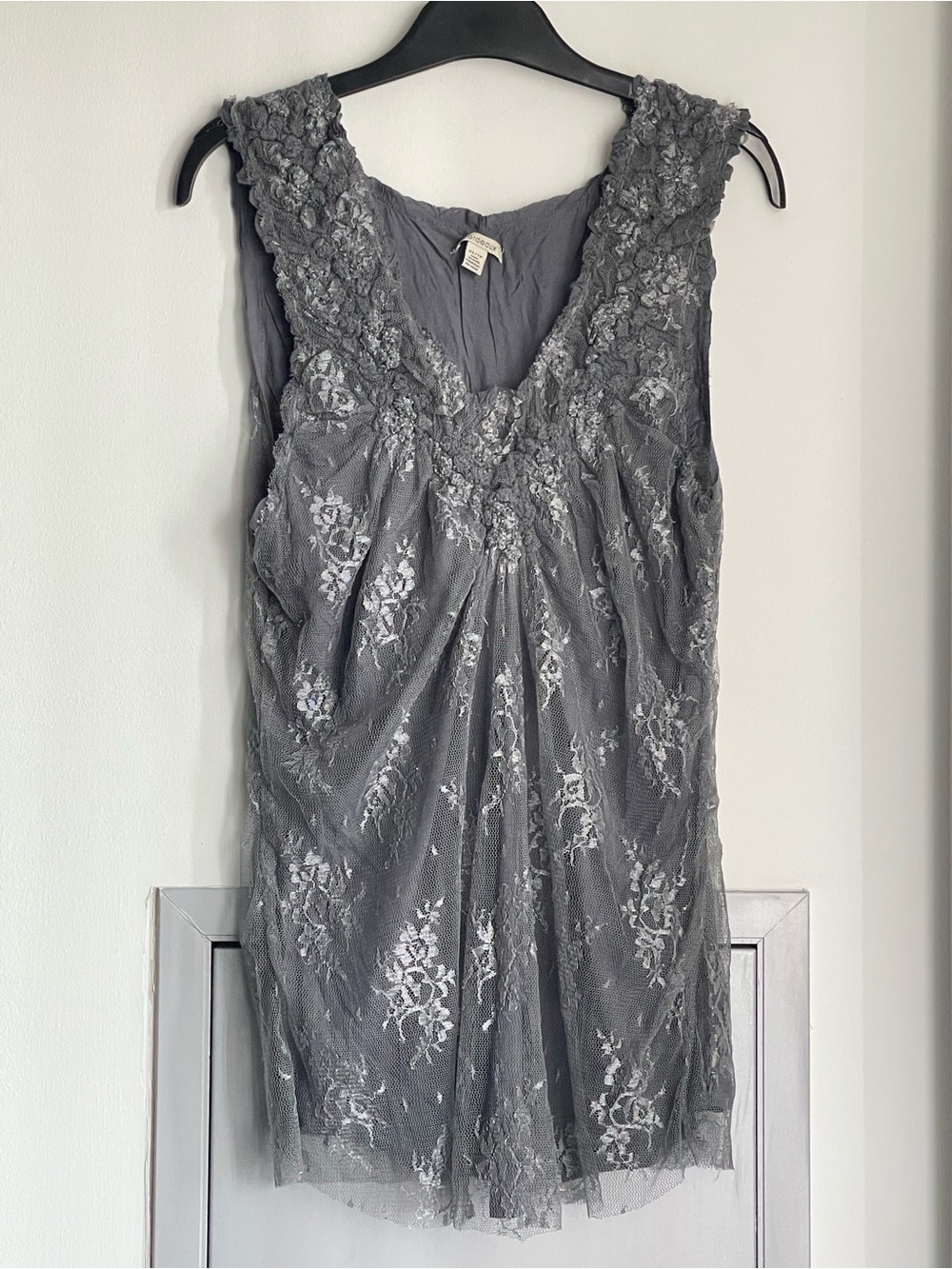 NWOT ANTHROPOLOGIE BORDEAUX Charcoal Grey Lace V-Neck Sleeveless Top